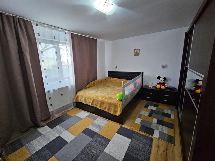 Casă cu 8 camere cu Teren 2200 Mp în Crevedia