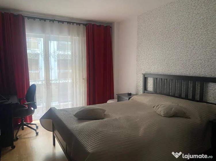 Apartament cu 3 camere semidecomandat în Băneasa
