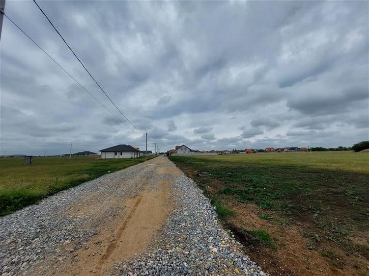 Teren Construcții intravilan de 1000 mp, în Zimandcuz