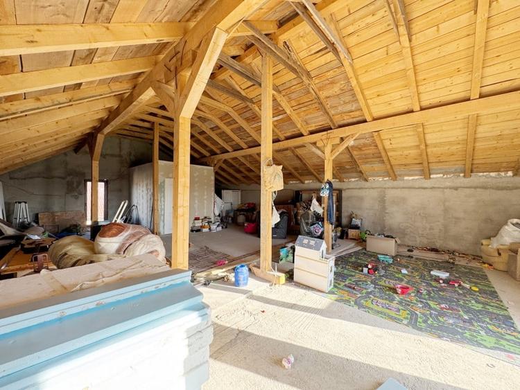 Casă individuală cu 5 camere cu Garaj în Sânmihaiu German