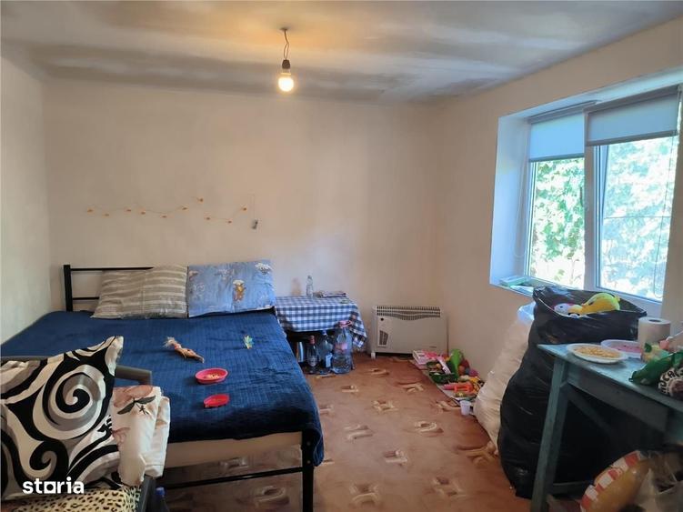 Casă cu 3 camere în Novaci