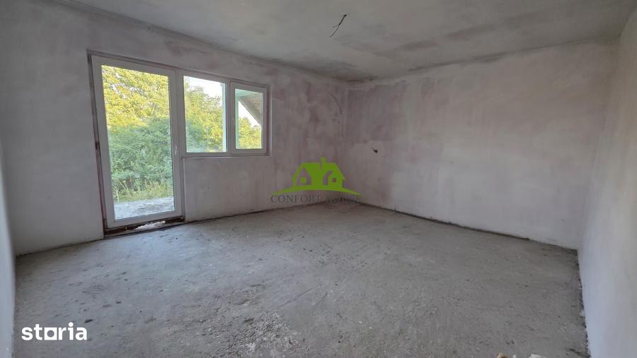 Casă cu 5 camere cu Teren 3600 Mp în Central