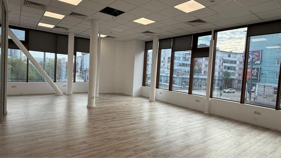 Spațiu comercial, de 350 mp, în Central