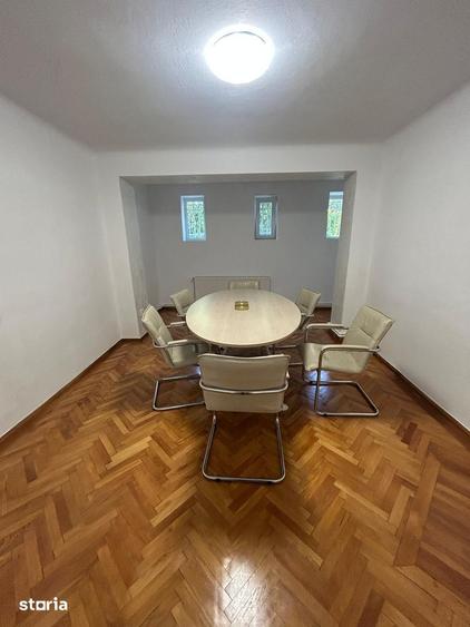 Apartament cu 5 camere în Dămăroaia