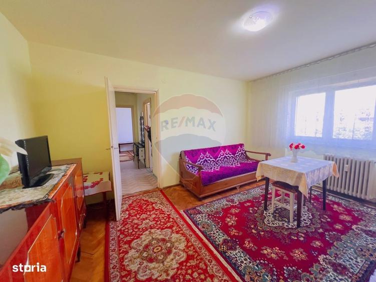 Apartament cu 3 camere semidecomandat în Central