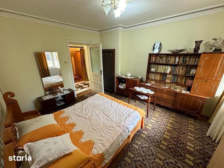 Casă cu 5 camere cu Teren 757 Mp în Poiana