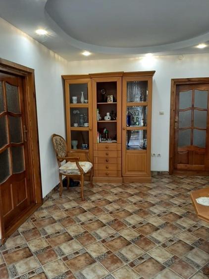 Casă individuală cu 5 camere cu Canalizare în Central