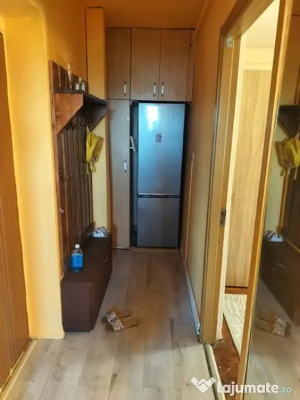 Apartament cu 3 camere decomandat în Valea Rosie