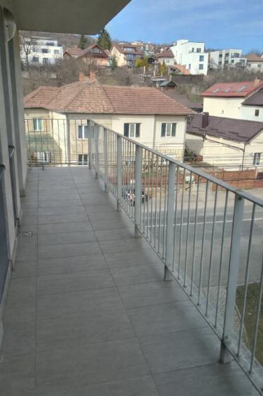 Apartament cu 2 camere semidecomandat, mobilat în Dâmbul Rotund