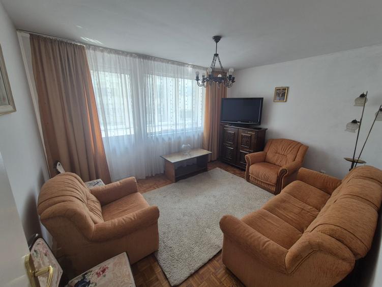 Apartament cu 2 camere decomandat în Sala Palatului