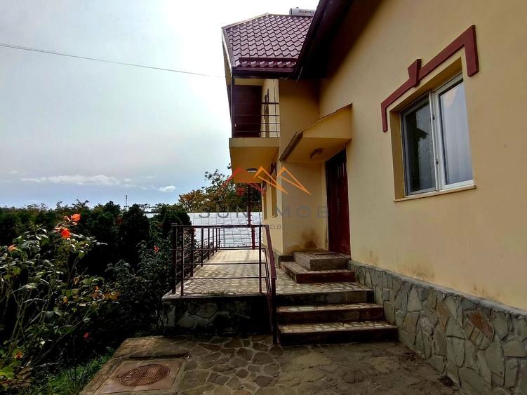 Casă individuală cu 4 camere cu Garaj în Lunca Mare
