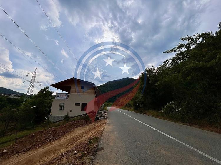 Casă individuală cu 4 camere cu Canalizare în Dubova