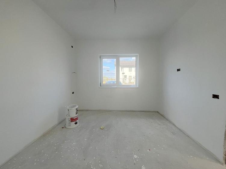 Duplex cu 3 camere cu Canalizare în Dumbrăvița