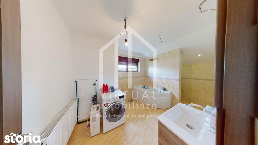 Casă cu 5 camere cu Teren 372 Mp în Roșia
