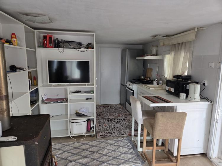 Casă cu 3 camere cu Teren 2200 Mp în Colibi
