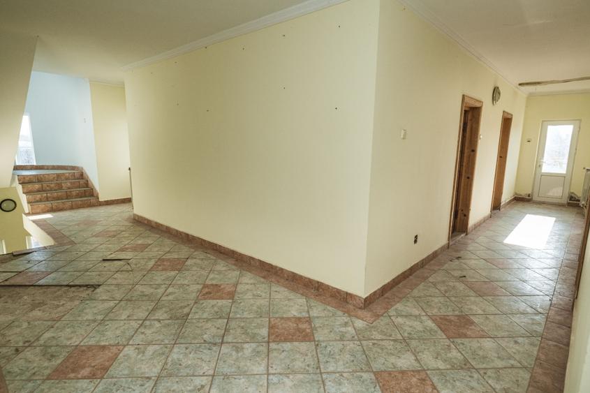 Casă individuală cu 12 camere cu Canalizare în Mușcel
