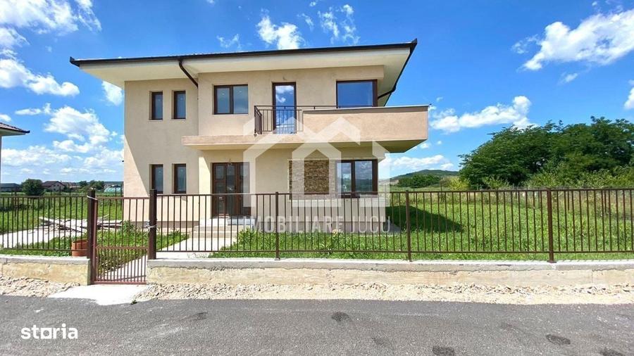 Casă cu 4 camere în Jucu