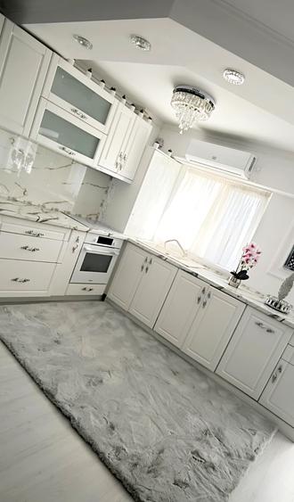 Apartament cu 3 camere decomandat în Piața Centrală