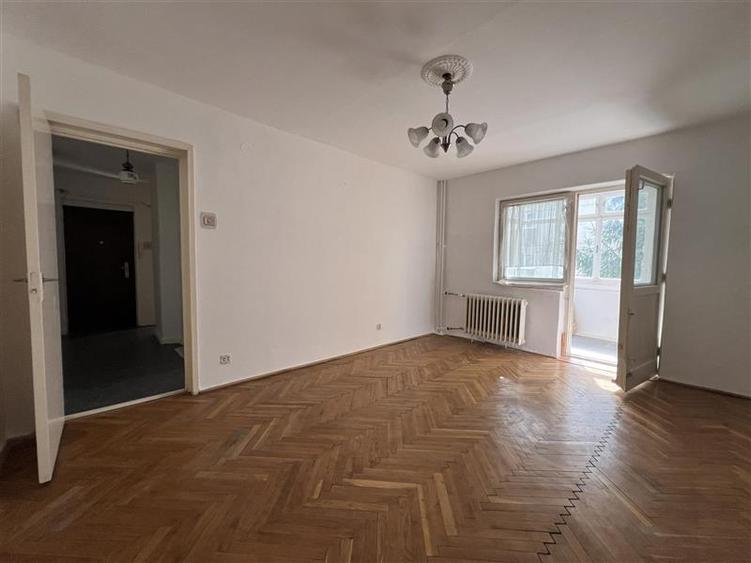 Apartament cu 2 camere decomandat în Vest