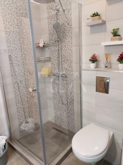 Casă individuală cu 6 camere cu Canalizare în Titan