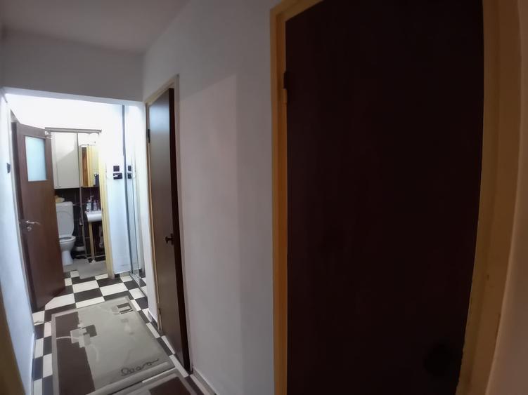 Apartament cu 3 camere decomandat în Berceni