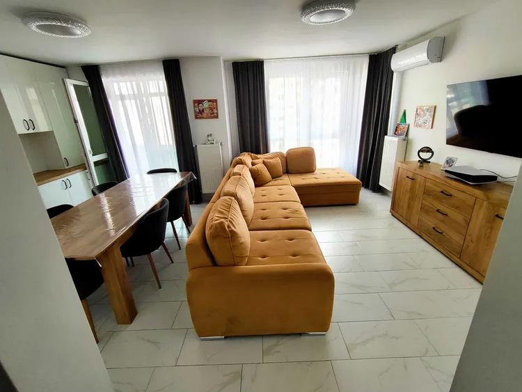 Apartament cu 4 camere decomandat în Sud