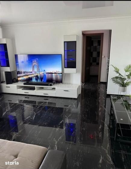 Apartament cu 2 camere semidecomandat în Pod