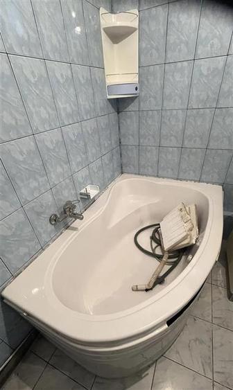 Apartament cu 4 camere decomandat în Astra
