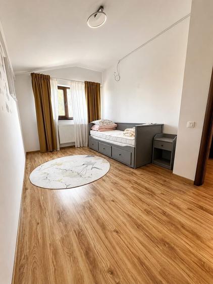 Casă individuală cu 3 camere cu Teren 250 Mp în Tunari
