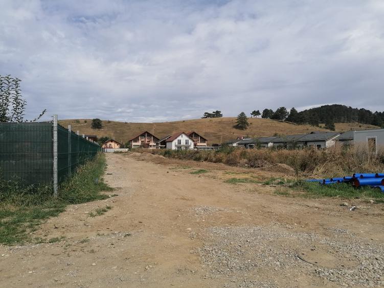 Teren Construcții intravilan de 2700 mp, în Sânpetru