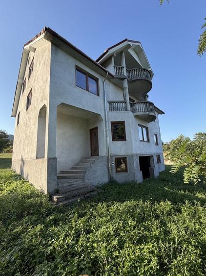 Casă cu 4 camere în Central
