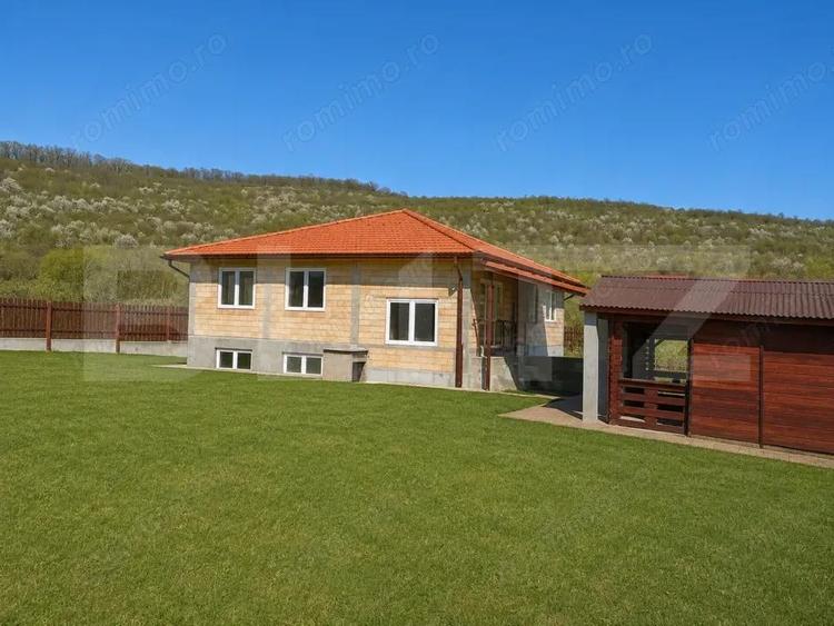 Casa la rosu de vanzare in Livezeni - 6
