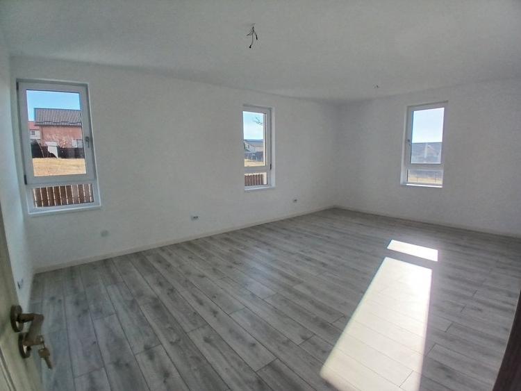 Vila D+P+1E, 270mp utili pretabila si ca spatiu zona Valea Lupului - 10
