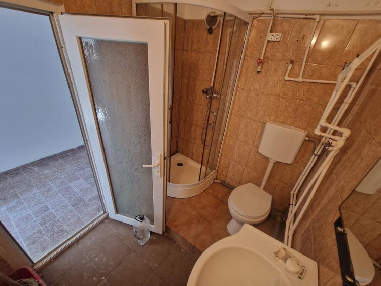 Garsonieră decomandată în Sud
