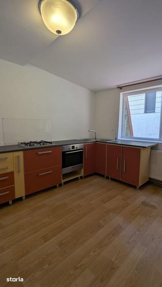 Apartament cu 3 camere în Vitan