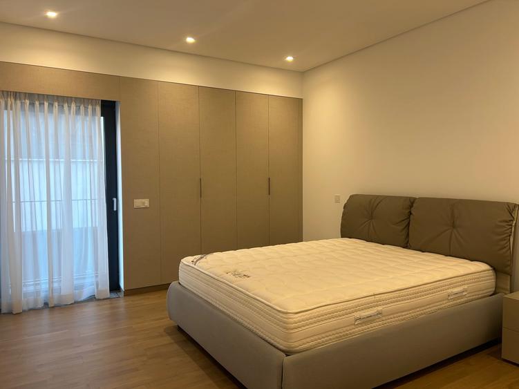 Apartament cu 5 camere decomandat în Primăverii