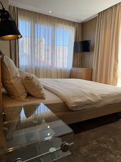 Apartament cu 3 camere decomandat, mobilat în Iancu Nicolae