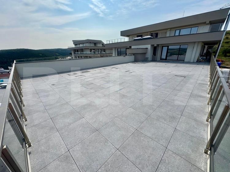 Penthouse cu 3 camere decomandat în Florești