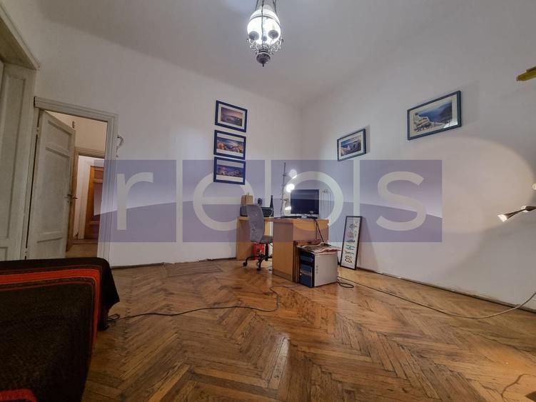 Casă cu 9 camere cu Canalizare în Unirii