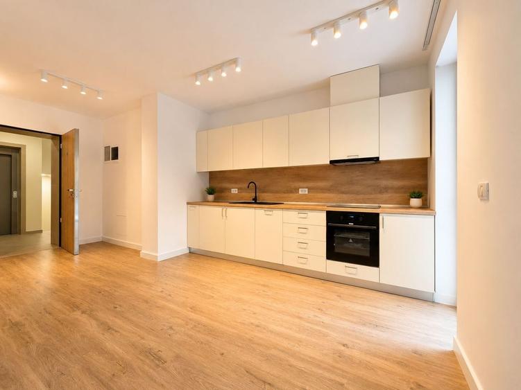 Apartament cu 4 camere în P-ța Universității