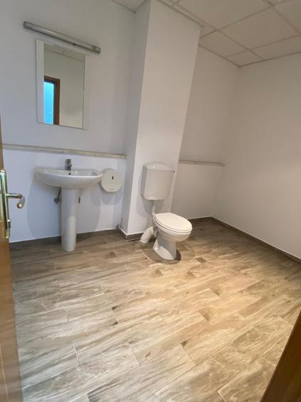 Apartament cu 10 camere decomandat în Aviatorilor