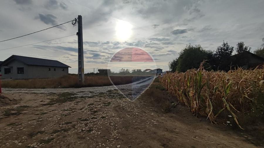 Teren agricol intravilan de 3240 mp, în Oșorhei