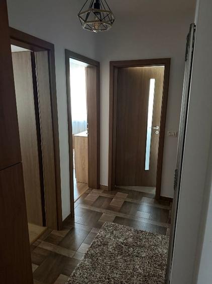 Apartament cu 3 camere semidecomandat, mobilat în Miroslava