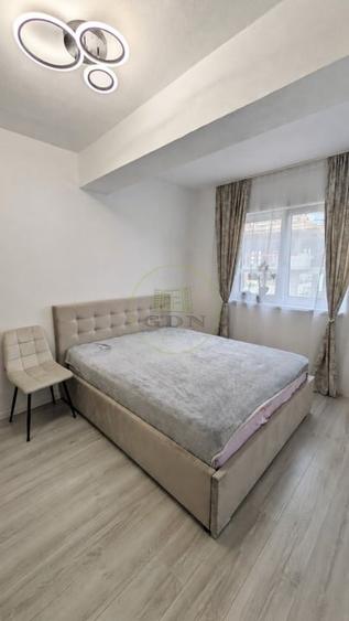 Apartament cu 3 camere semidecomandat, mobilat în Periferie