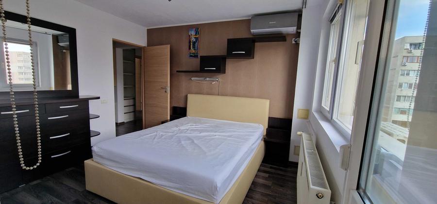 Apartament cu 3 camere semidecomandat în Dristor