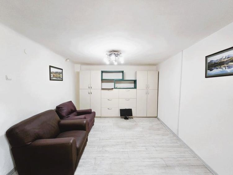 Birou, de 217 mp, în Central