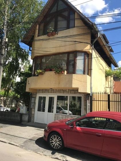 Casă individuală cu 3 camere cu Canalizare în Tomis II