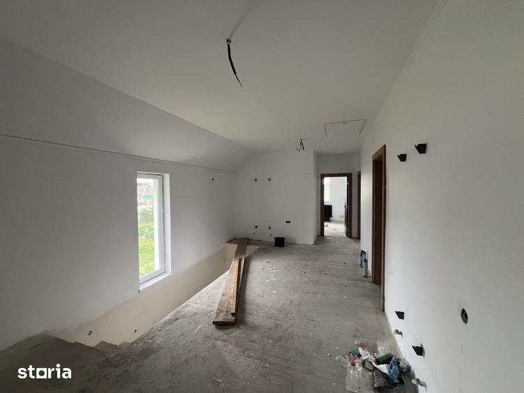 Casă cu 5 camere cu Teren 1000 Mp în Păulești