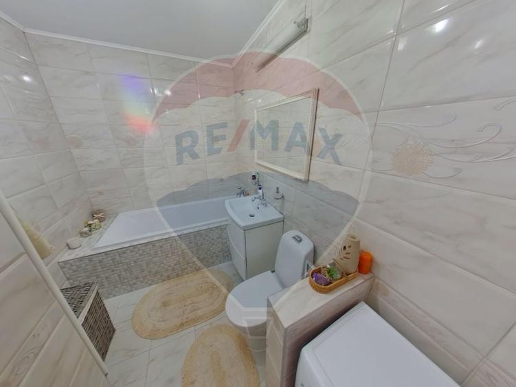 Apartament cu 4 camere decomandat, mobilat în Ultracentral