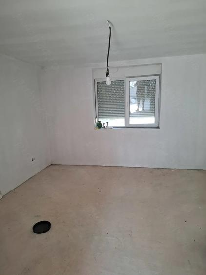 Casă cu 3 camere cu Teren 1000 Mp în Cicir